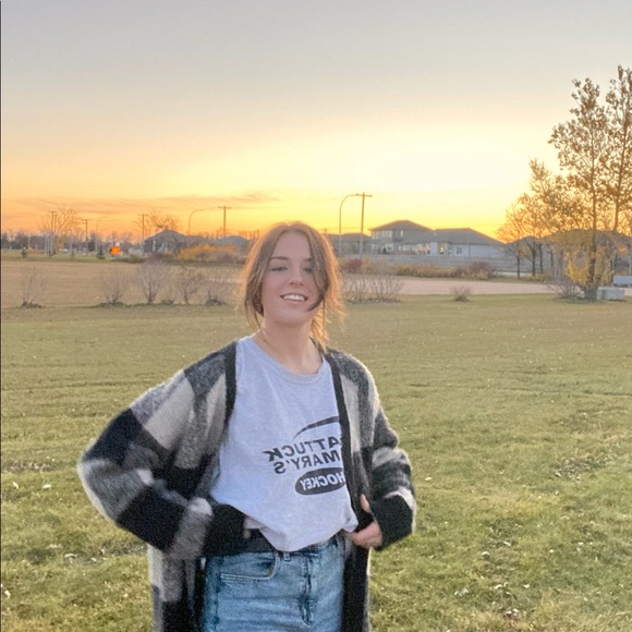 Meet your Posher, Kaitlyn - Picture 2 of 2